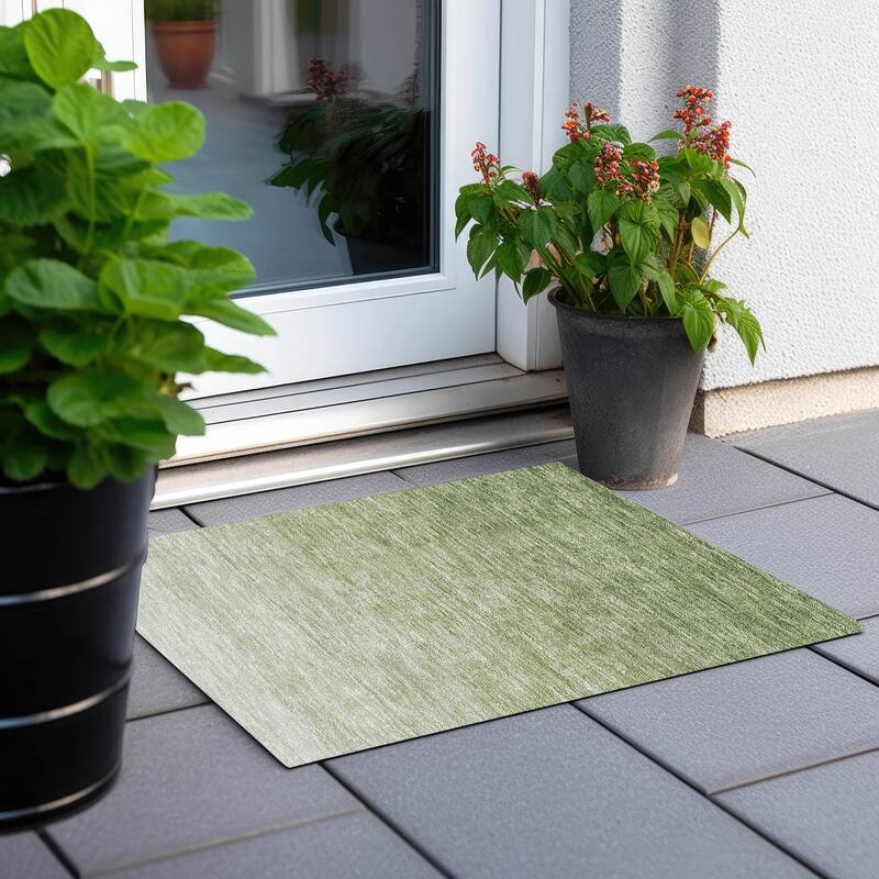 Machine Washable Indoor/ Outdoor Chantille Ombre Solid Rug - Green - 1'8" x 2'6"