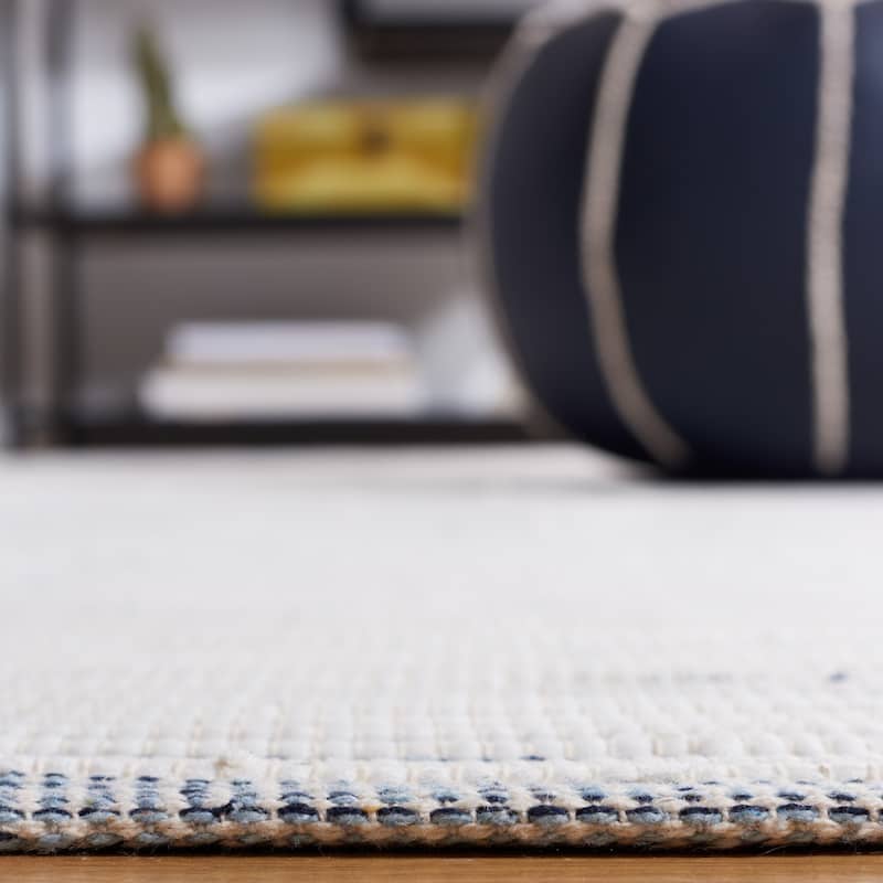 SAFAVIEH, Handmade Montauk Makenzie Stripe Rug