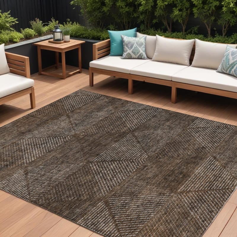 HomeRoots Geometric Transitional Rectangle Outdoor Rug - 10' X 14'