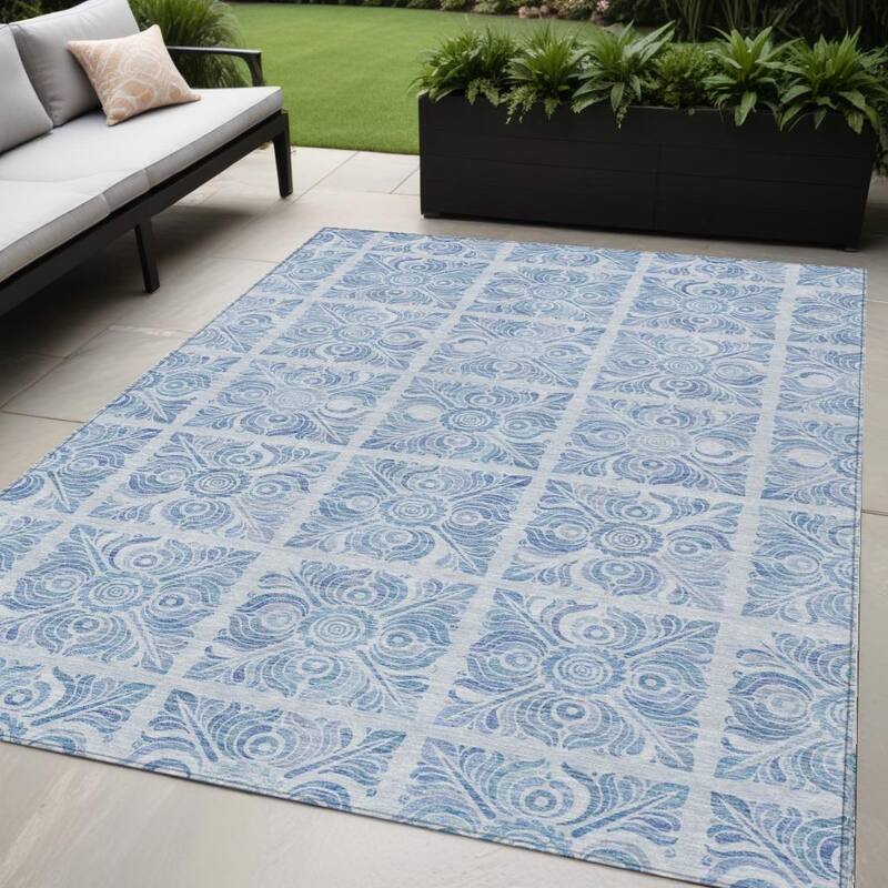 HomeRoots Medallion Transitional Rectangle Outdoor Rug - 5' X 8'