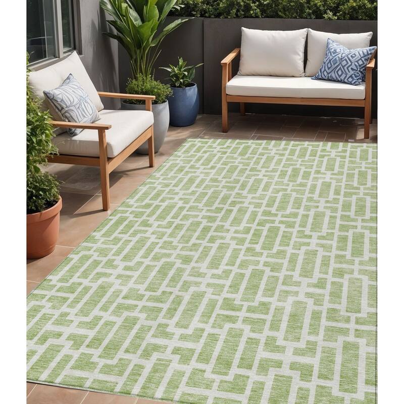 HomeRoots Geometric Transitional Rectangle Outdoor Rug - 5' X 8'