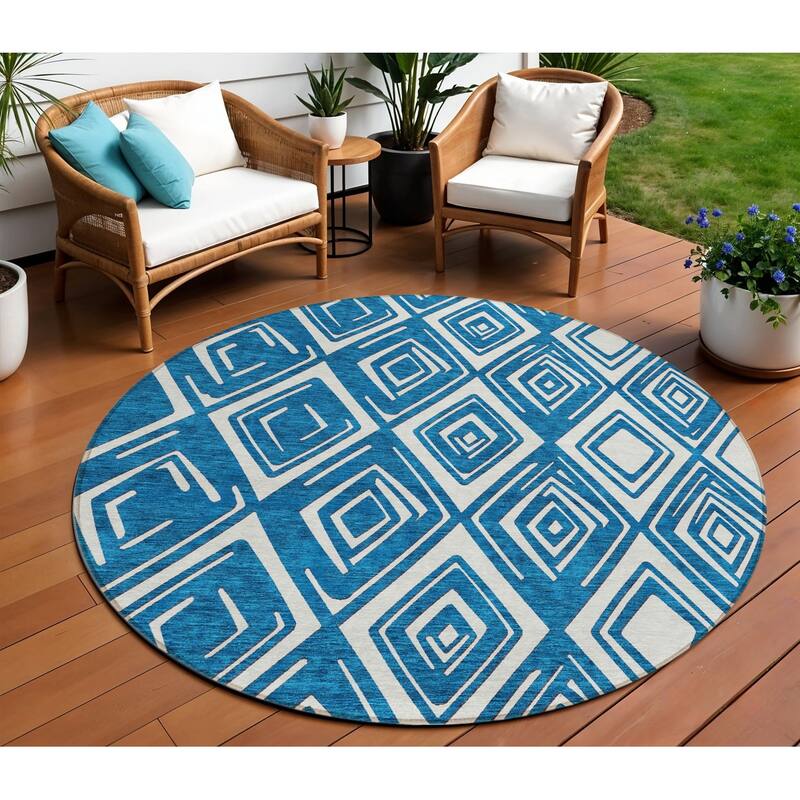 HomeRoots Geometric Transitional Rectangle Outdoor Rug - 8' Round