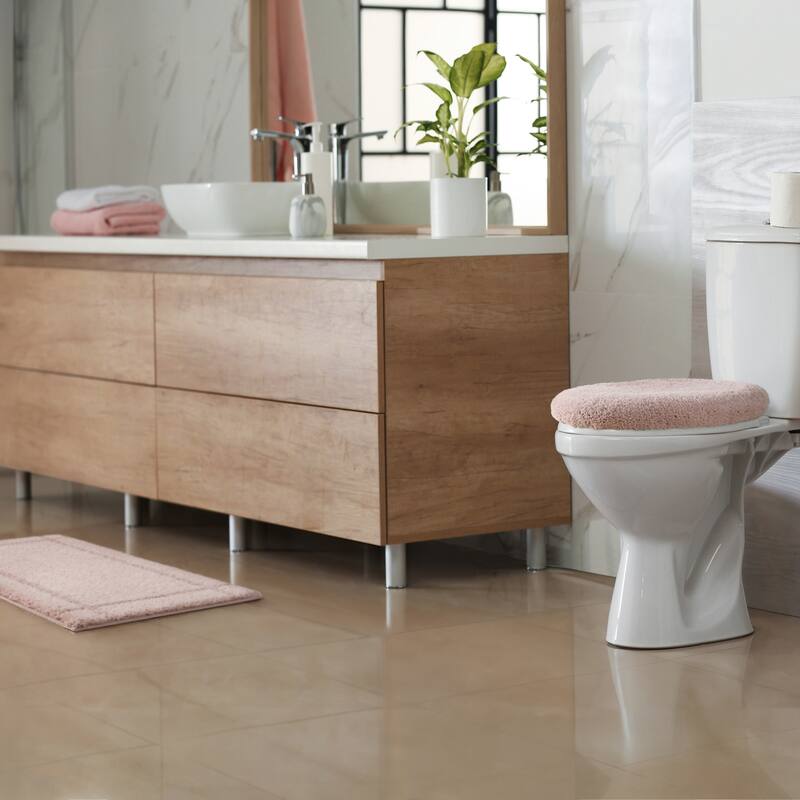 TOWN & COUNTRY EVERYDAY Ultra Plush Solid Tufted Border Bath Mat, Tufted Floor Mat, Non-Slip Backing, Machine Washable