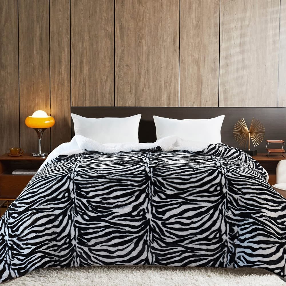 Home Soft Things FauxFur Sherpa Backing Bed Blanket