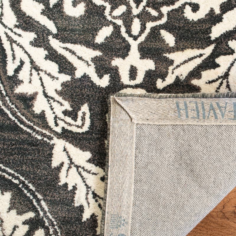SAFAVIEH Handmade Blossom Iwona Modern Floral Wool Rug