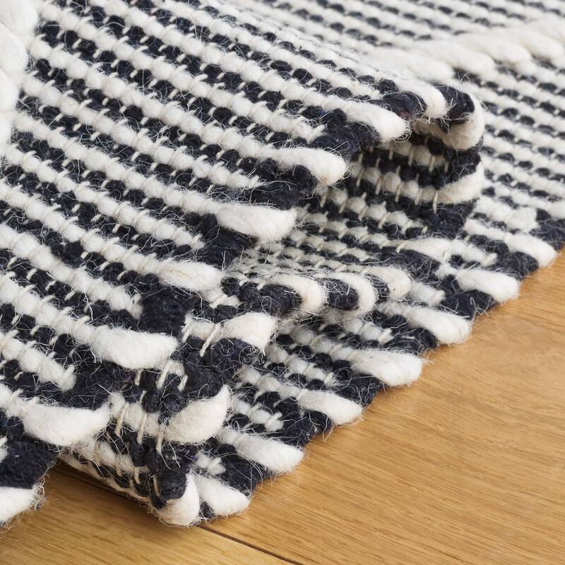 SAFAVIEH Handmade Natura Rachida Boho Wool Rug
