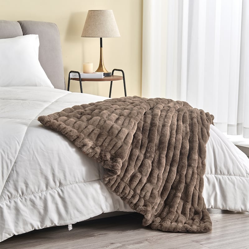 Luxurious Ruched Faux Fur Reversible Microfiber Throw
