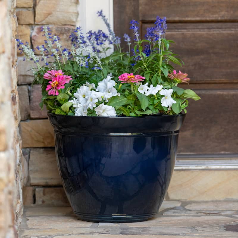 Southern Patio Kittredge Resin 17.5-inch Planter with Wheels