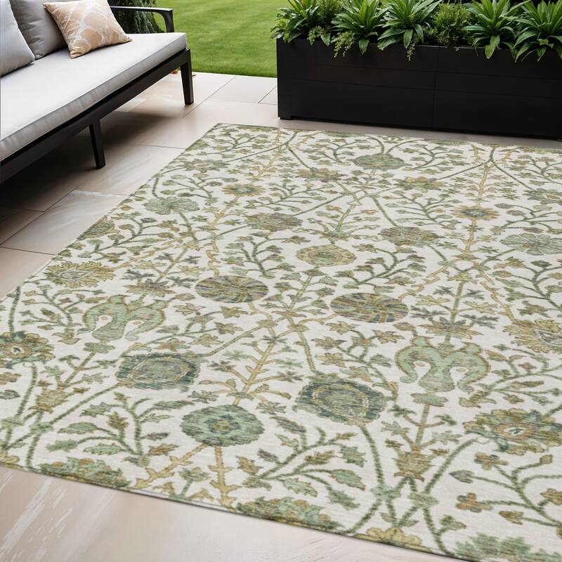 HomeRoots Floral Transitional Rectangle Outdoor Rug - 5' X 8'