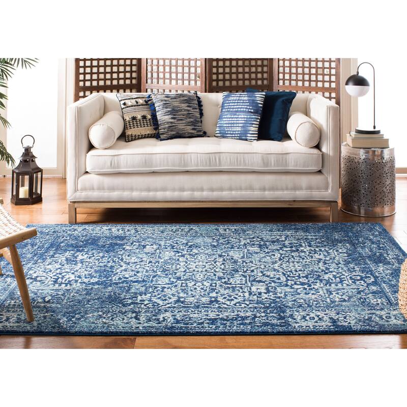 SAFAVIEH Evoke Quinn Vintage Distressed Rug