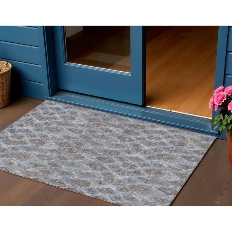 HomeRoots Geometric Traditional Rectangle Outdoor Rug - 3' x 5'
