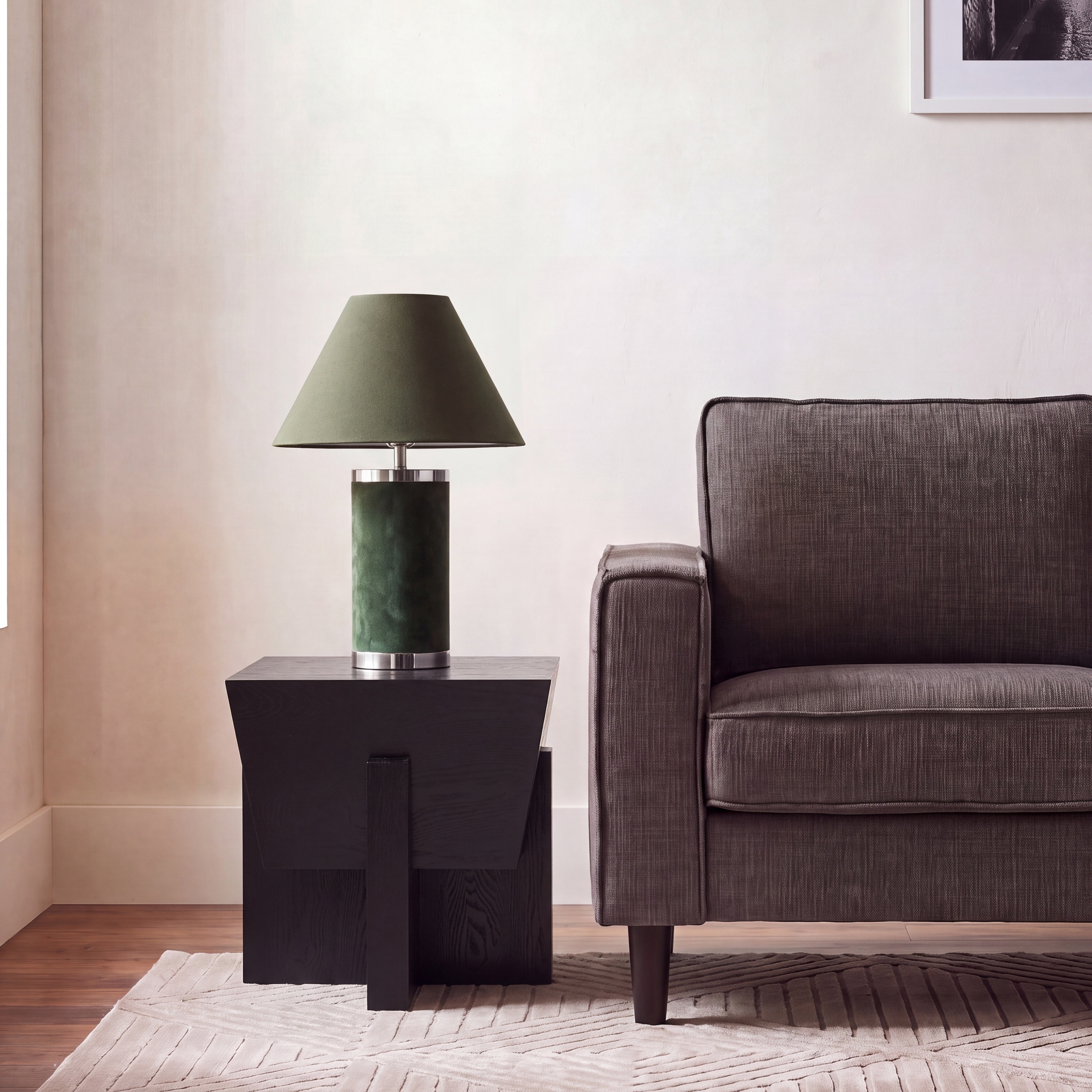 SAFAVIEH Aishu Modern Accent Table - 20"W x 20"D x 18"H