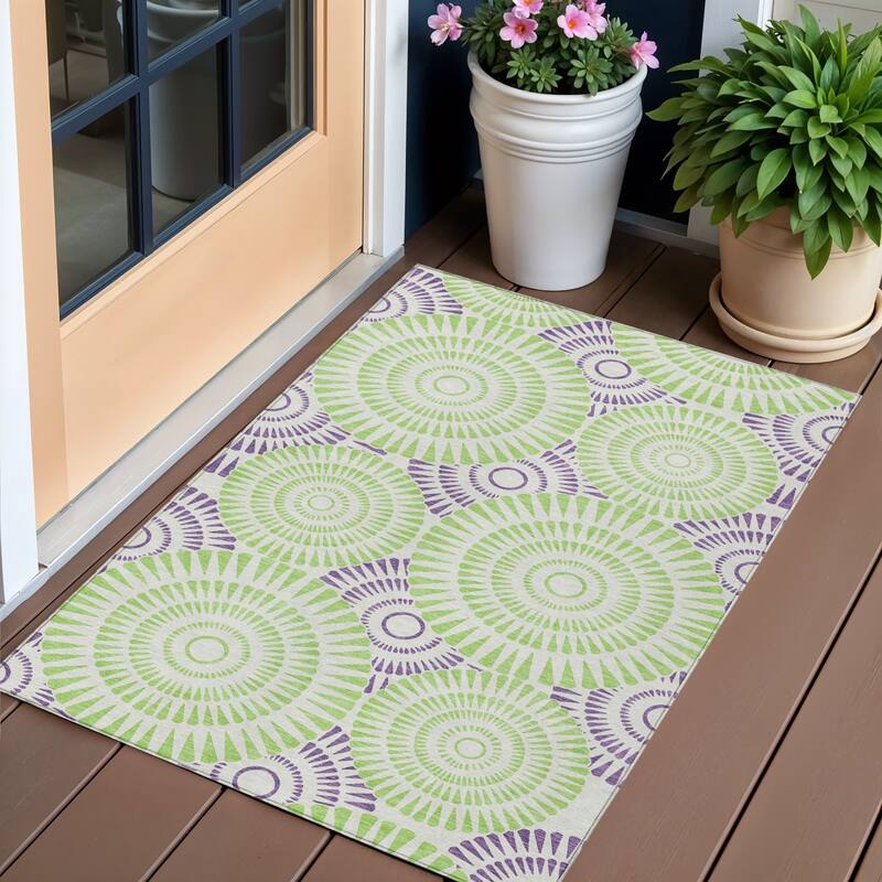 HomeRoots Geometric Transitional Rectangle Outdoor Rug - 3' x 5'