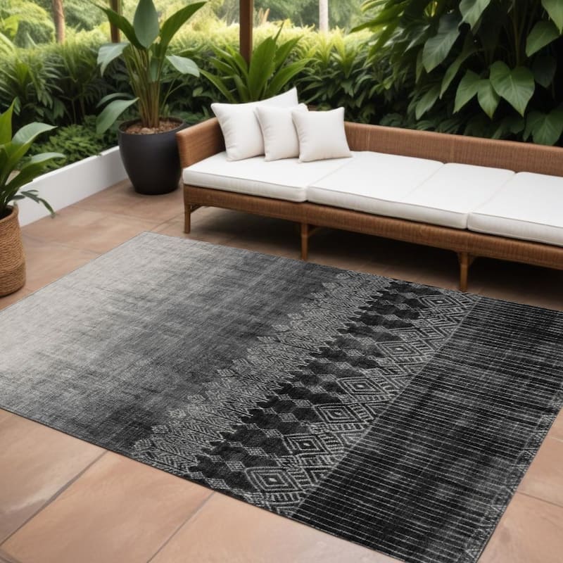 HomeRoots Ombre Transitional Rectangle Outdoor Rug - 9' X 12'