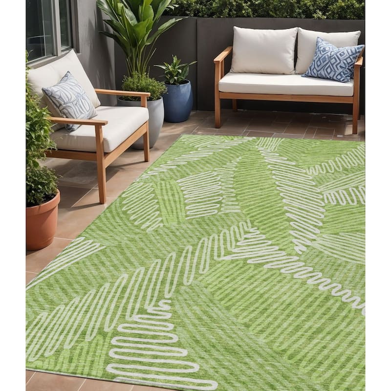 HomeRoots Floral Transitional Rectangle Outdoor Rug - 5' X 8'