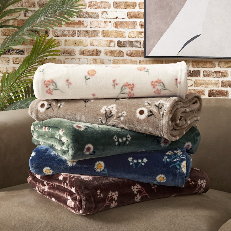 Lucky Brand Daisy Plush Throw Blanket
