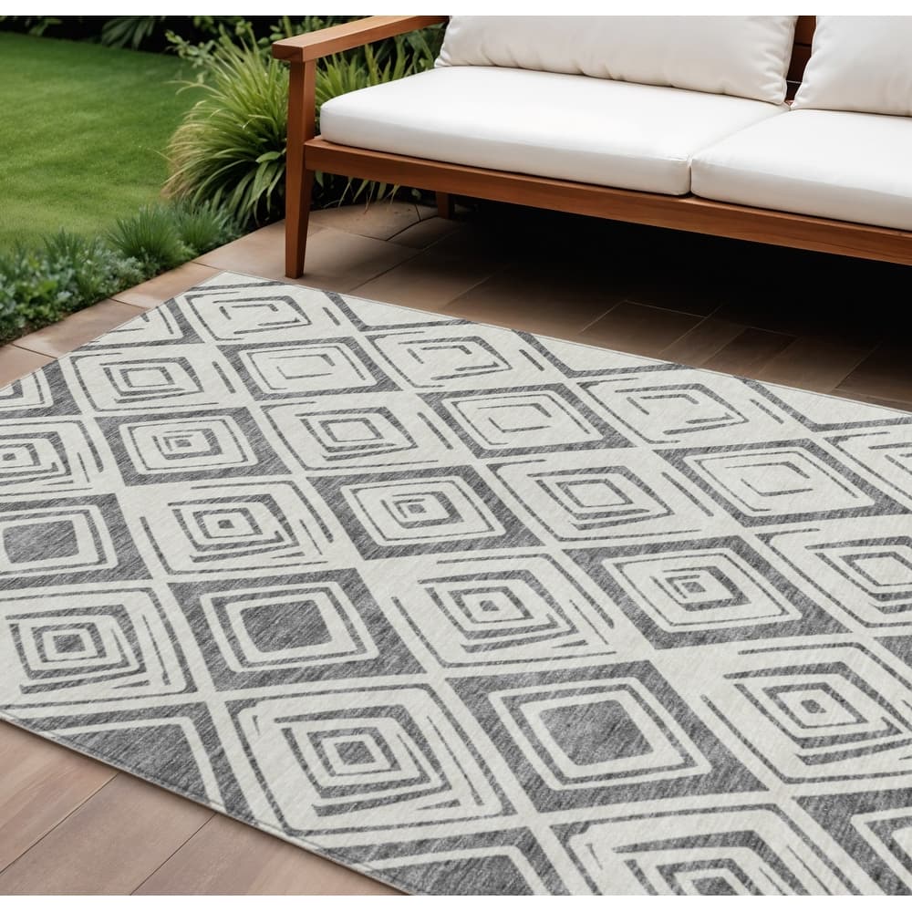HomeRoots Geometric Transitional Rectangle Outdoor Rug