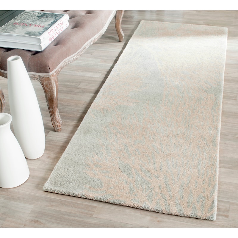 SAFAVIEH Handmade Bella Dwynwen Modern Floral Wool Rug - 2'3" x 7' Runner - Grey/Ivory