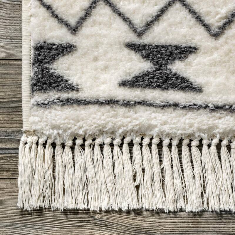 Nuloom Adele Pendant Tribal Area Rug