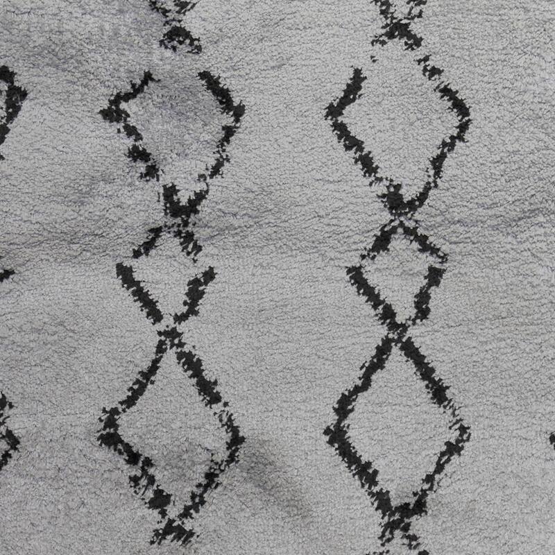 Qavij Geometric Stain Resistant Soft Area Rug By HomeRoots - 10' Runner