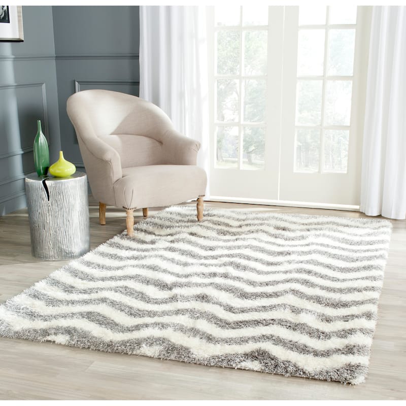 SAFAVIEH Montreal Shag Romaine 2-inch Thick Rug - 5'3" x 7'6" - Ivory/Grey