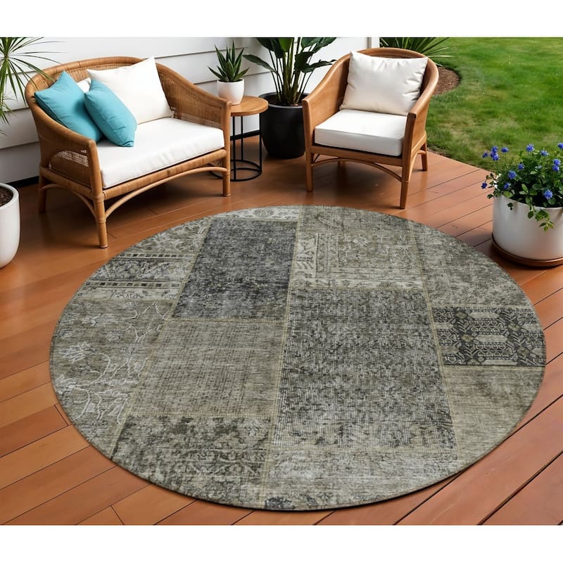 HomeRoots Patchwork Transitional Rectangle Outdoor Rug - 8' Round
