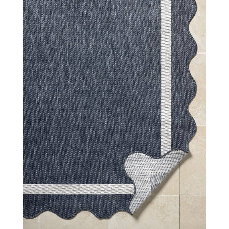 Livabliss Miami Beach Traditional Indoor / Outdoor Area Rug