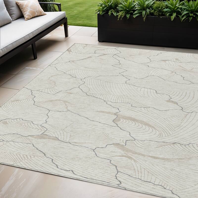 HomeRoots Abstract Transitional Rectangle Outdoor Rug - 5' X 8'