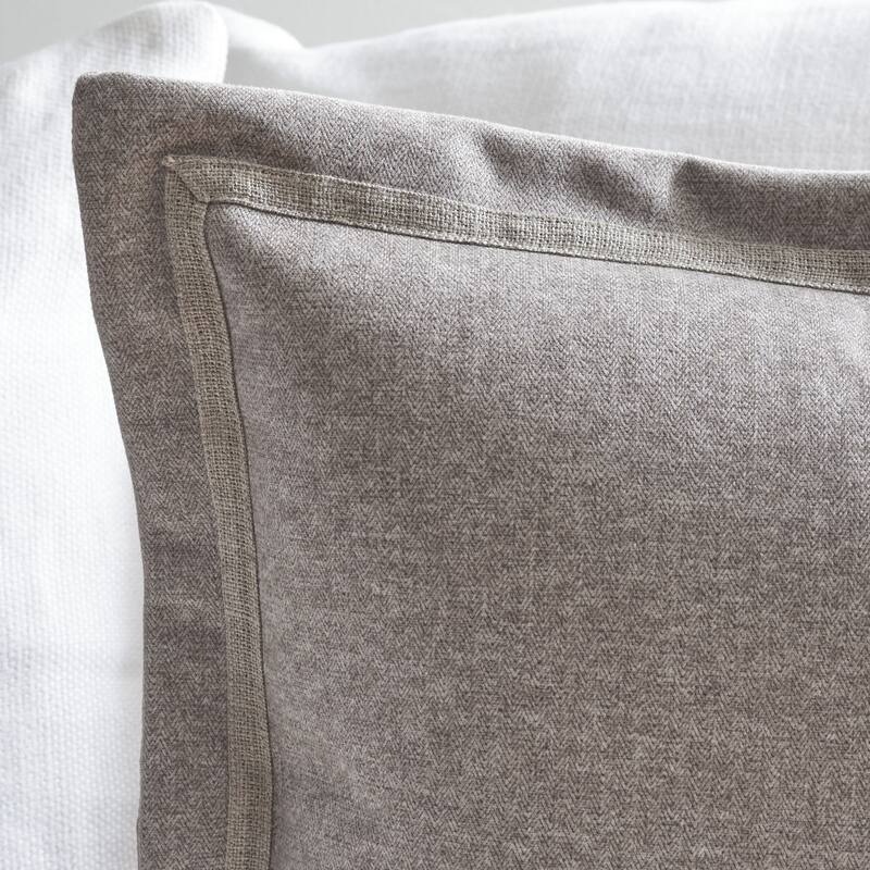 SAFAVIEH Home Pyper Boucle Decorative Throw Pillow