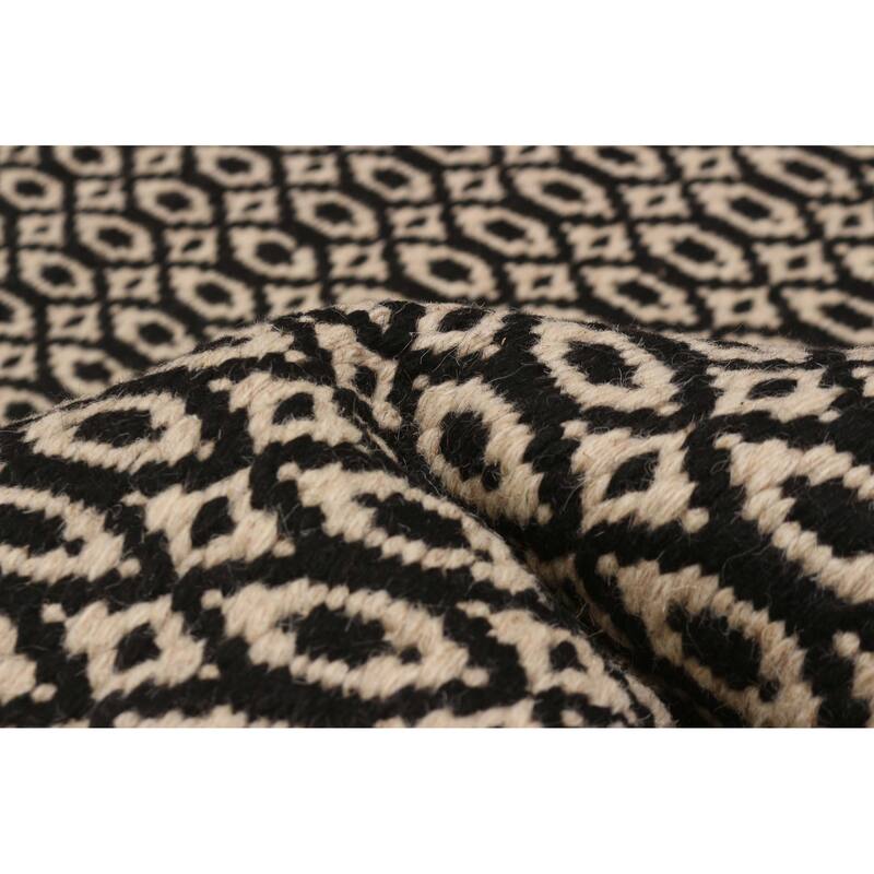 Nevada Black, Cream Kilim 5'2" x 7'7" - 5'2 x 7'7