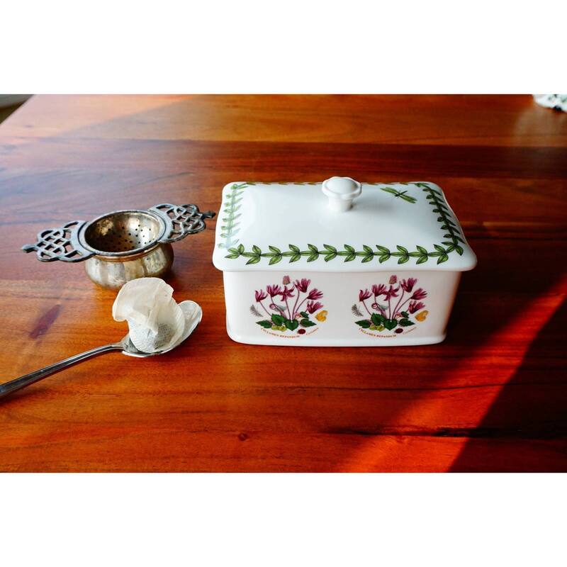 Portmeirion Botanic Garden Covered Treasure Box - 6" L x 3.5" W