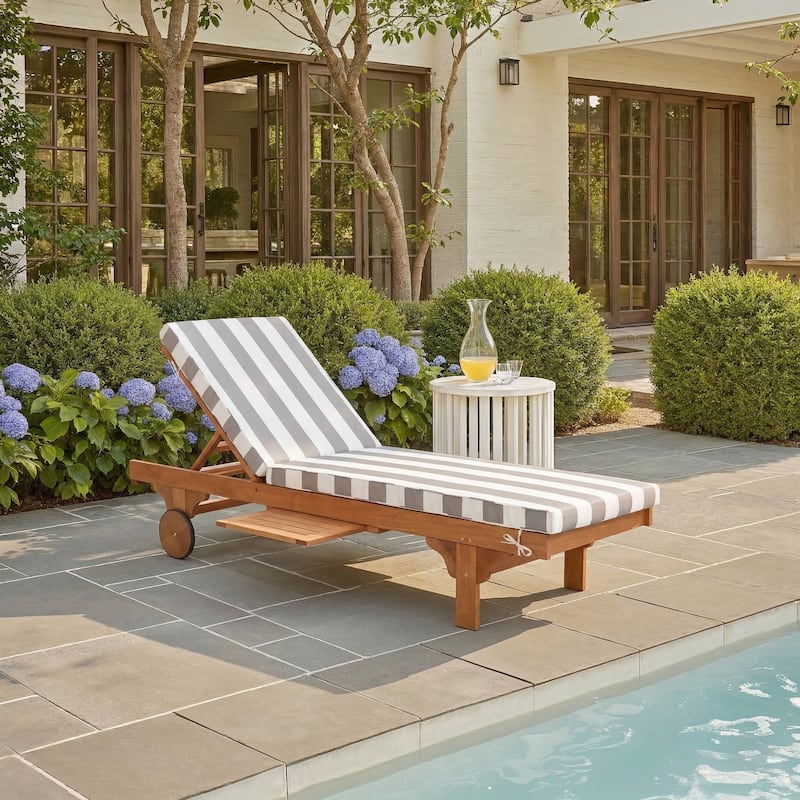 SAFAVIEH Outdoor Aubrie Adjustable Chaise Lounge Chair with Wheel. - Grey/Brown.