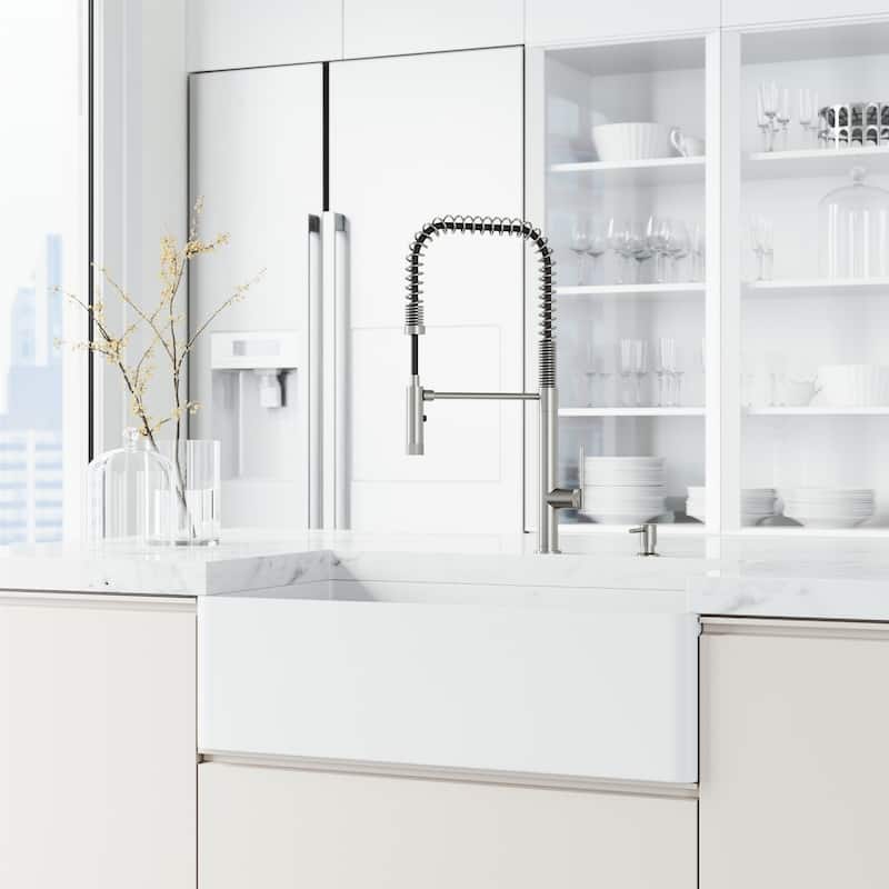 VIGO Sterling 23" H Single Handle Pull-Down Sprayer Kitchen Faucet