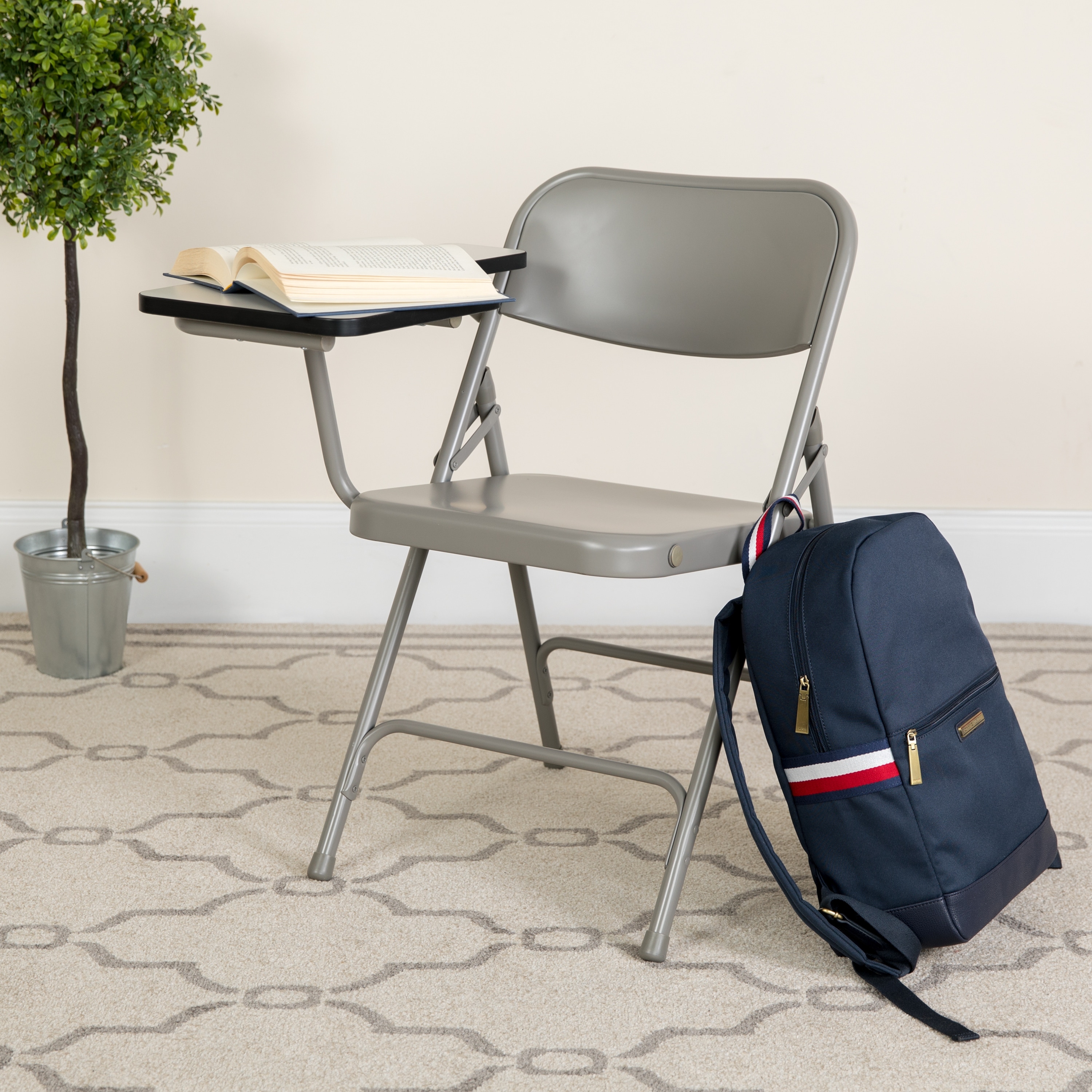 Folding chair with 2025 right handed tablet arm