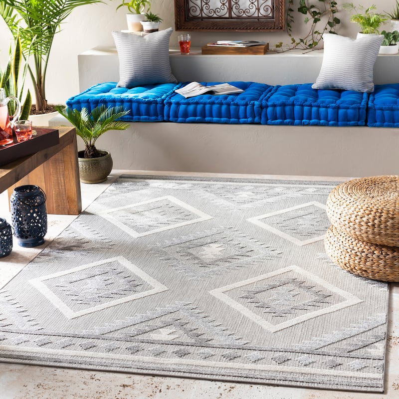 Albach Southwestern Indoor/ Outdoor Area Rug - 2' x 3' - Grey