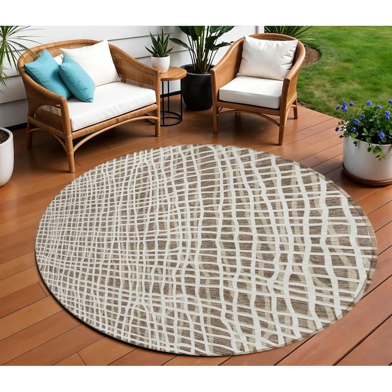 HomeRoots Striped Transitional Rectangle Outdoor Rug - 8' Round