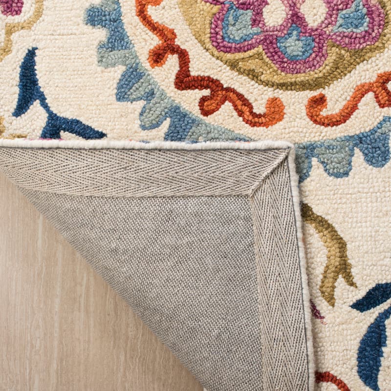 SAFAVIEH Handmade Suzani Bianca Boho Tribal Wool Rug