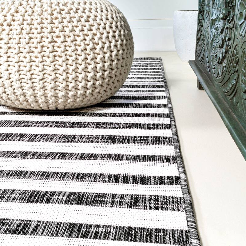 JONATHAN Y Grid Modern Offset Stripe Indoor/Outdoor Area Rug