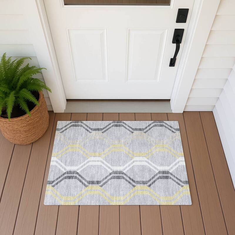 Machine Washable Indoor/ Outdoor Contemporary Dimensions Chantille Rug - Silver - 1'8" x 2'6"