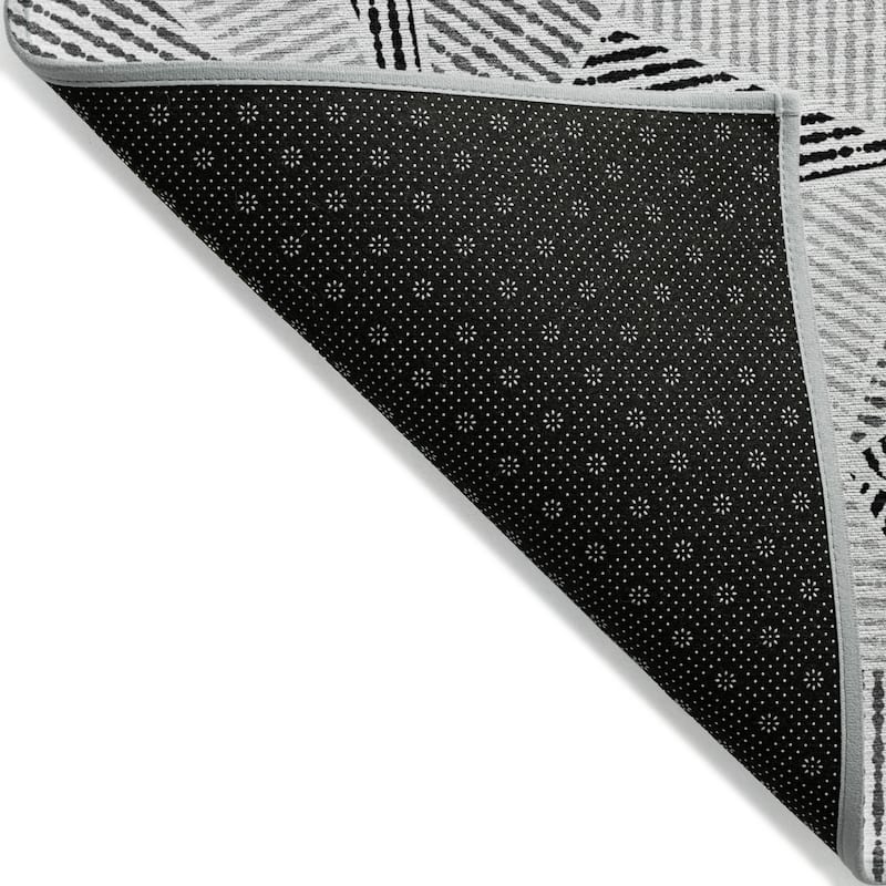 HomeRoots Geometric Transitional Rectangle Outdoor Rug