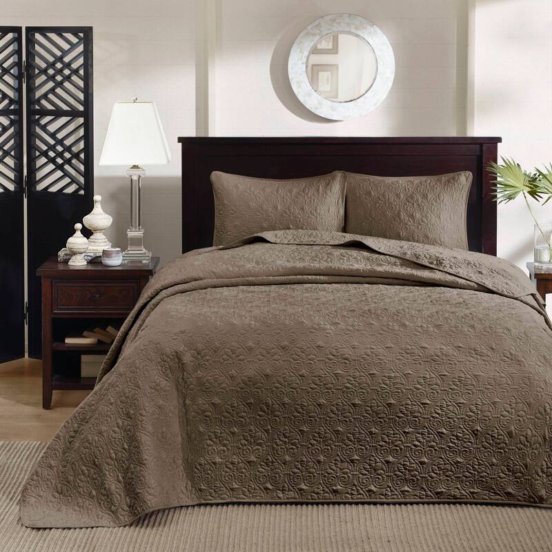 Madison Park Mansfield Reversible Oversized 3-piece Solid Texture Bedspread Quilt Set with Matching Shams - Mocha - Queen
