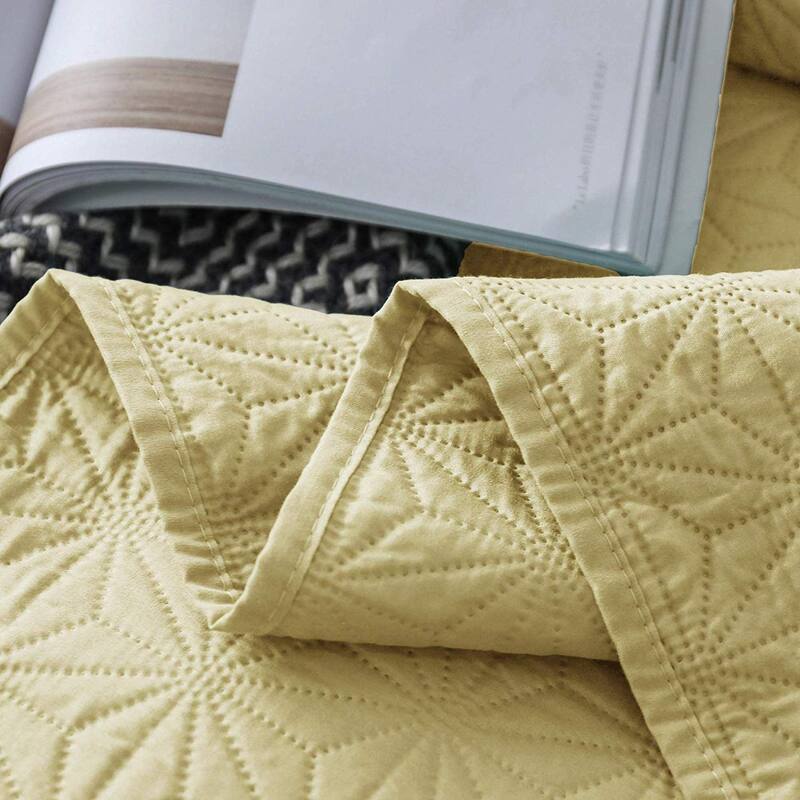 KASENTEX Quilted Coverlet Set Pre-Washed Microfiber Soft Warm Bedspread, Contemporary Star Design
