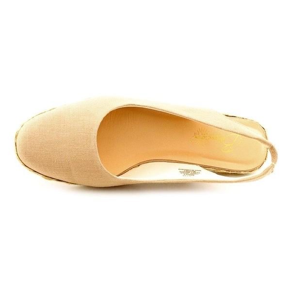 Beacon Womens Eastport Closed Toe Casual Slingback Sandals. Opens flyout.
