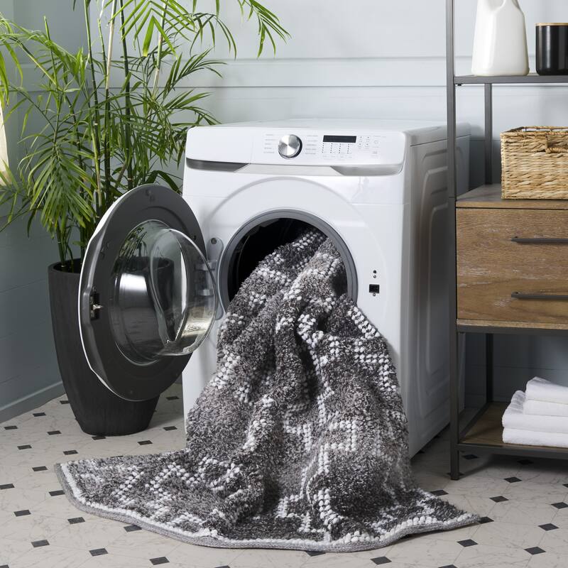 SAFAVIEH Handmade Vermont Greti Southwestern Rug