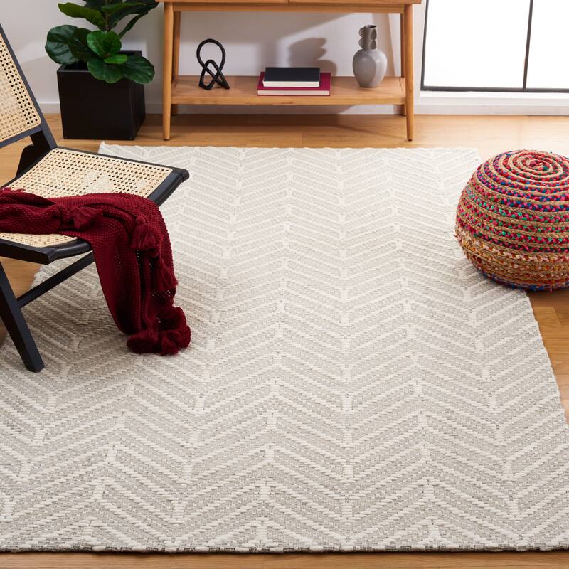 SAFAVIEH Handmade Marbella Jiska Chevron Wool Rug - 5' x 8' - Ivory/Beige