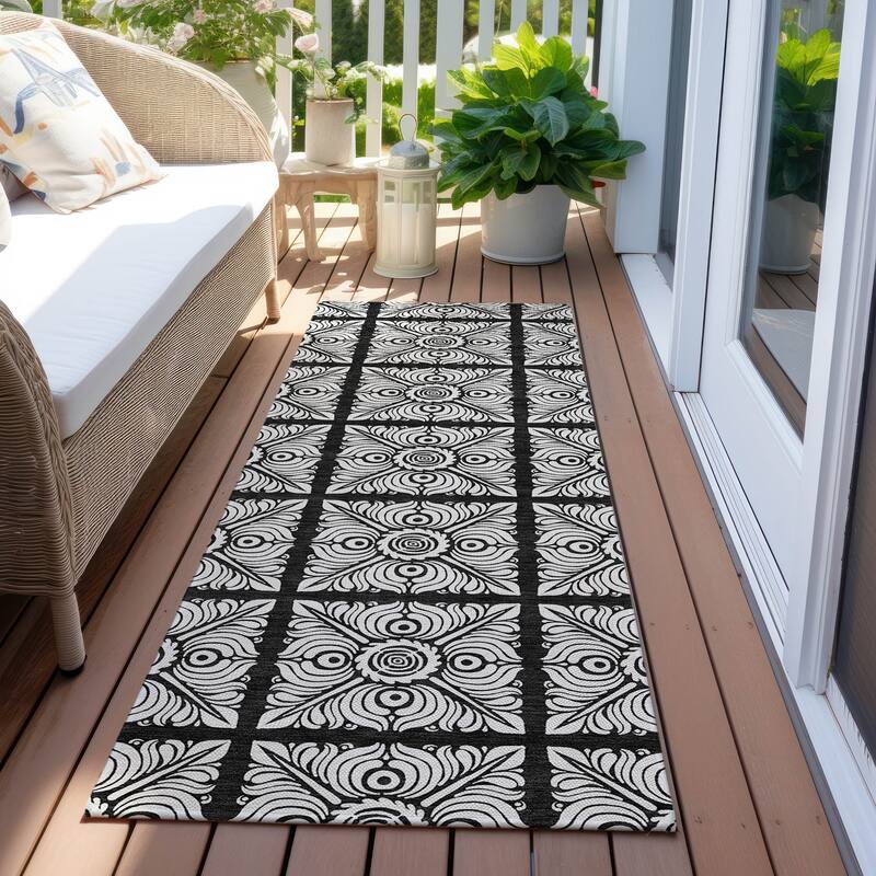 Machine Washable Indoor/ Outdoor Chantille Mosaic Rug - Black - 2'3" x 7'6"