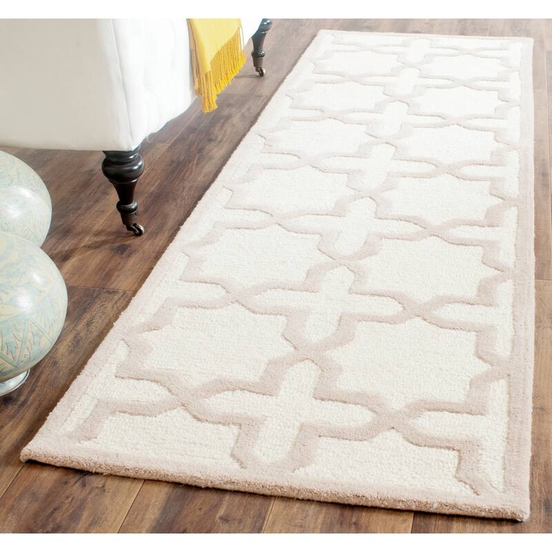 SAFAVIEH Handmade Cambridge Remedios Geometric Wool Rug - 2'6" x 8' Runner - Ivory/Beige