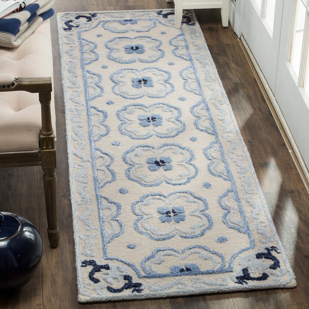 SAFAVIEH Handmade Bella Nursel Modern Floral Wool Rug