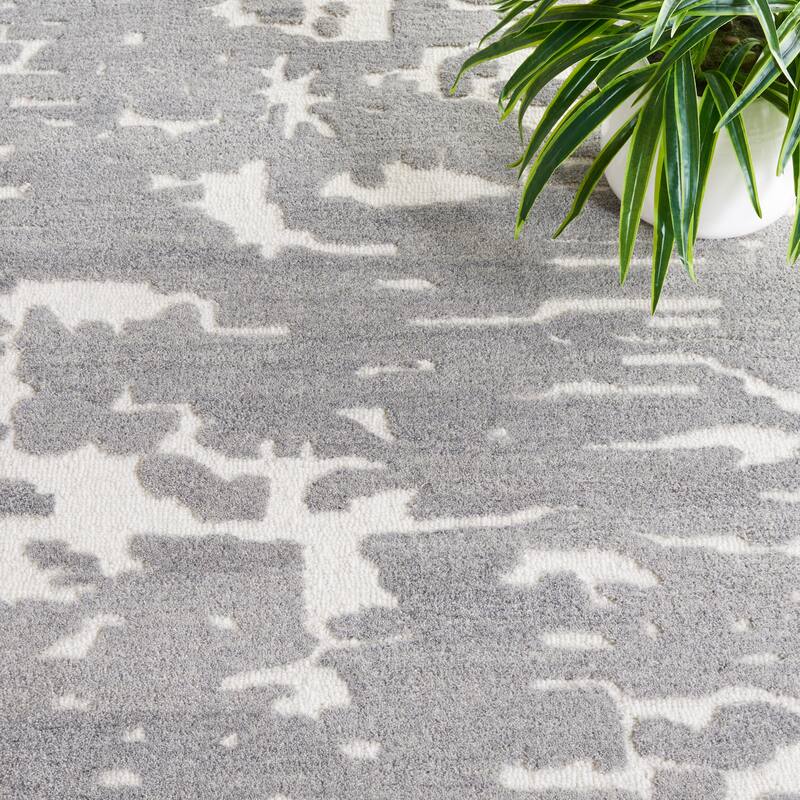 SAFAVIEH Handmade Chatham Ivika Abstract Wool Rug