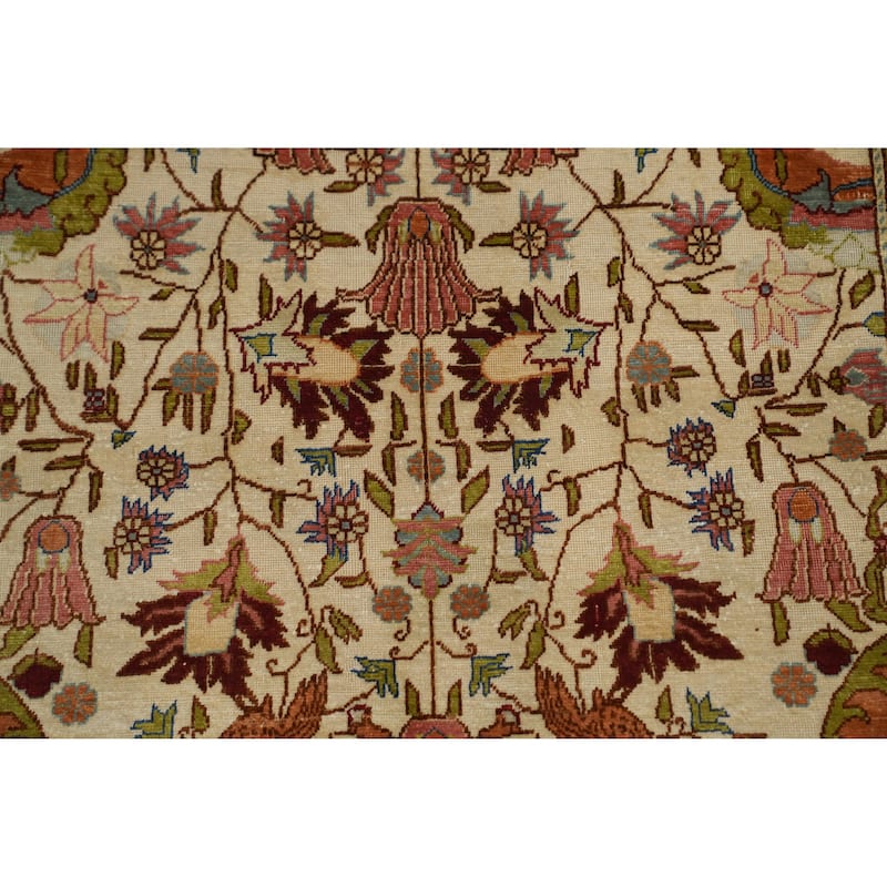 Hand Knotted Traditional Silk Beige Floral Area Rug - 5' 1'' X 3' 1''